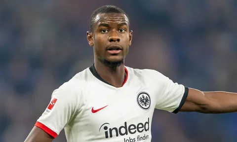 Chuyên gia tiết lộ trung vệ Arsenal đang theo sát