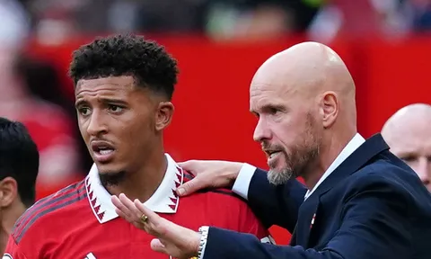 Ten Hag ấm ớ về thời điểm Sancho trở lại