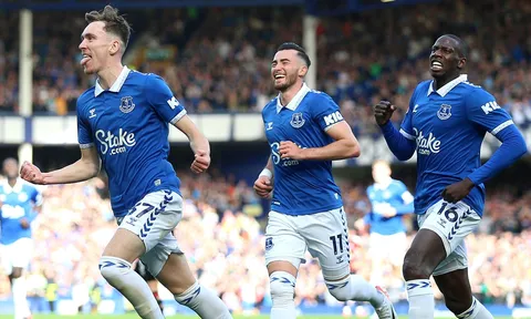 "Nếu ở lại M.U, không biết họ có được ra sân ở Premier League không"