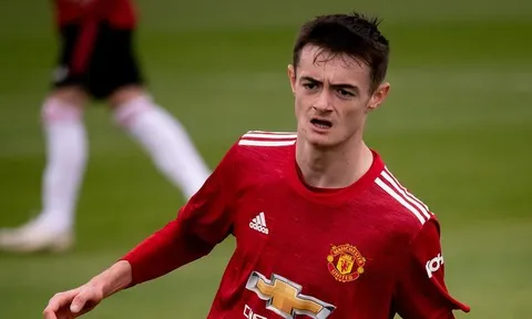 Thành công của Joe Hugill tại M.U là nỗi đau ngọt ngào của Sunderland