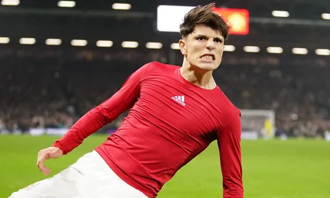 "Cả sân Old Trafford hát vang tên tôi - tôi rất tự hào"