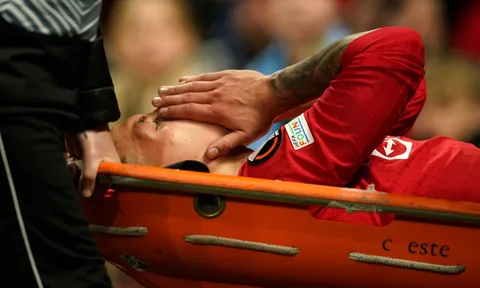 SỐC! Hung tin tiếp tục ập đến Man United