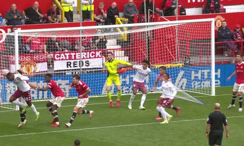 Cựu trọng tài Premier League giải oan cho Solskjaer