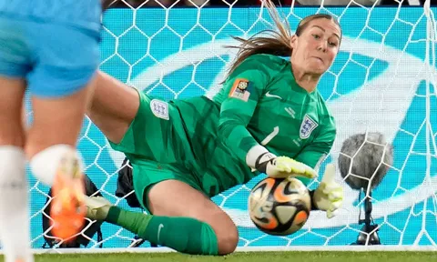 Man Utd coi như để thủ môn số 1 thế giới gia nhập Arsenal