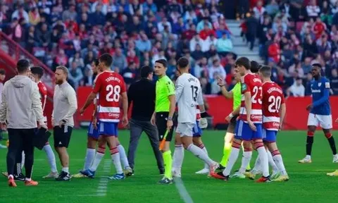 SỐC! Cổ động viên qua đời trên khán đài, trận đấu ở La Liga bị hủy
