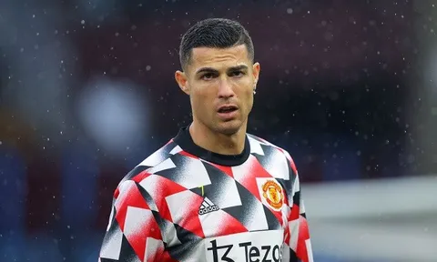 SỐC! Sau Ten Hag, Ronaldo sỉ nhục Rangnick