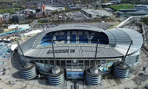 Sóng gió tài chính lại khiến Man City chao đảo