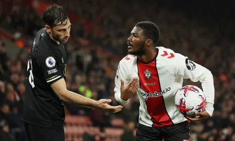 Southampton lâm nguy trong cuộc đua trụ hạng