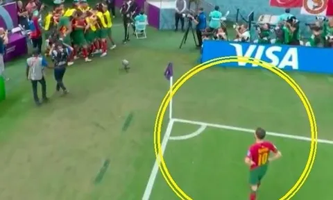 Bernardo Silva nhầm luật nên không dám ăn mừng cùng đồng đội