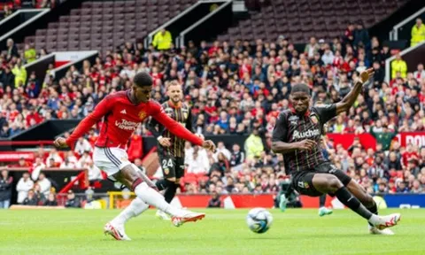 Vì Hojlund, Rashford buộc phải thay đổi