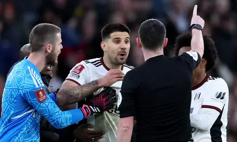 Tiền đạo giống Zlatan mà Chelsea nên chiêu mộ