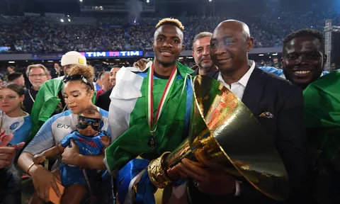 Giá bán đứt giảm mạnh, Man Utd đón cú hích Victor Osimhen