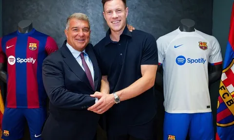 Thủ môn Stegen "cứu thua"... 6 triệu Euro cho Barcelona