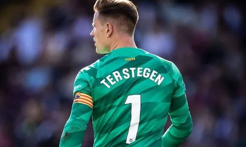 Ter Stegen nói thẳng về Xavi và Hansi Flick