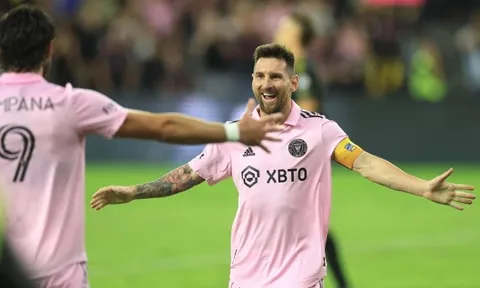 Messi: 'Tôi ưu tiên quay trở lại Barca'