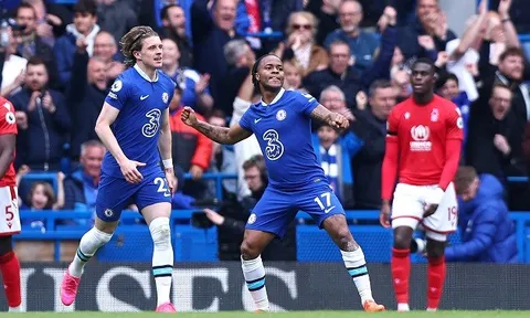 Sterling lập cú đúp, Chelsea trở lại mạch không thắng