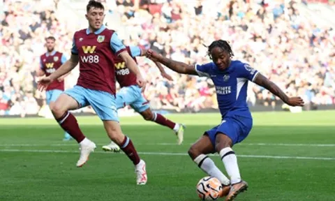'Thật thiếu tôn trọng Raheem Sterling'