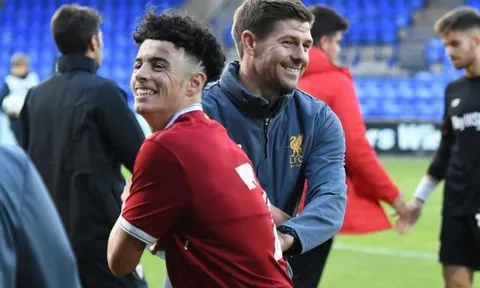 Steven Gerrard: ‘Curtis Jones tài năng hơn tôi’