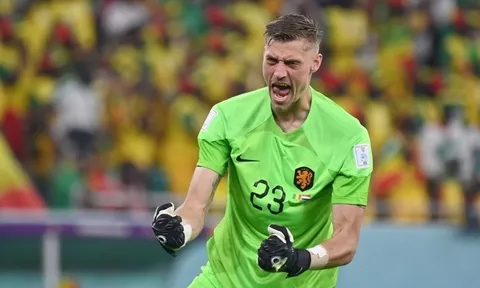 Sự nghiệp kỳ lạ của thủ môn cao nhất World Cup 2022
