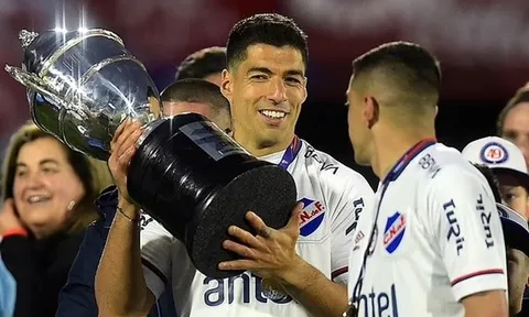 Suarez rực cháy ở tuổi 35, đưa CLB thơ ấu lên ngôi vô địch