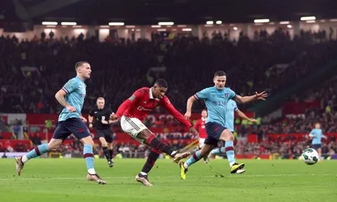Sút phạt cừ khôi + solo mãn nhãn, Rashford thực sự đáng sợ