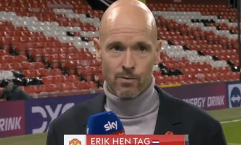 Ten Hag bị đổi tên