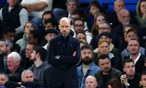 Ten Hag tiết lộ gây sốc về phòng thay đồ MU