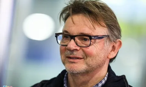HLV Philippe Troussier đến Việt Nam