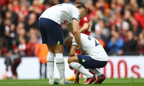 Moura mắc lỗi là tóm tắt cho sự trượt dốc của Tottenham