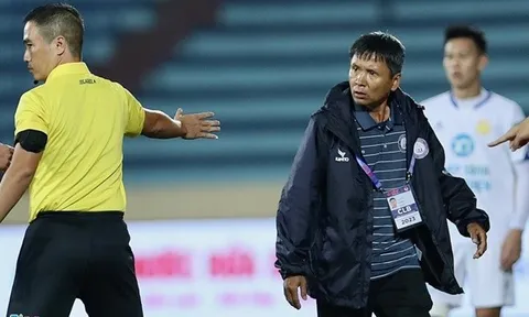 HLV Khánh Hòa: ‘Trọng tài không thể sai lộ liễu thế được’