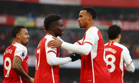 Bàn của Saka giúp Arsenal chạm mốc khủng trong năm 2023