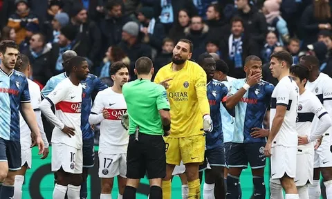 Donnarumma bị đuổi sau 10 phút, PSG vẫn thắng trận