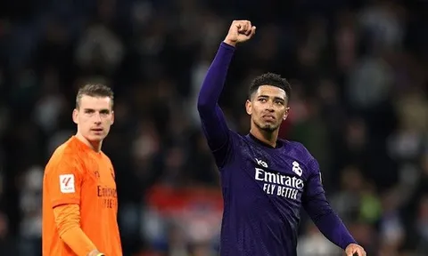 CĐV Real Madrid gửi lời chào đặc biệt đến Bellingham sau án treo giò