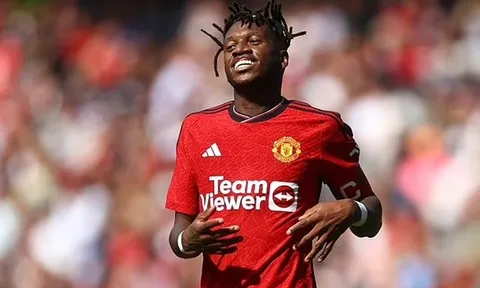 Tái đàm phán, Fred trên đường rời Man Utd