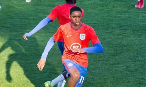 Tài năng 17 tuổi thử việc tại Man Utd