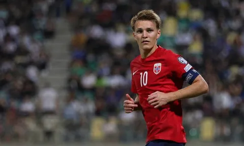 Tài năng 18 tuổi làm lu mờ Martin Odegaard