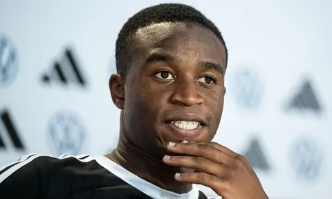 Tài năng lịch sử phá vỡ im lặng về tin đồn đến Man Utd
