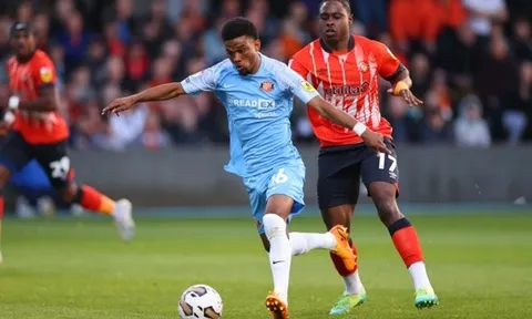 Tài năng Man Utd ngỡ ngàng vì khoảnh khắc gây sốc