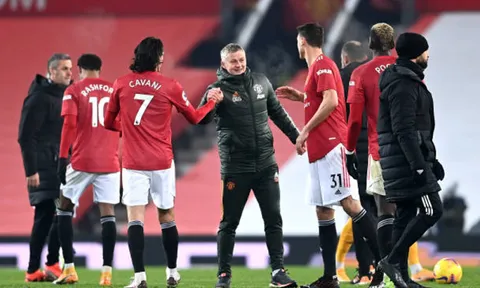 Tại Old Trafford, Man Utd tìm thấy 'chiến thần trên không'