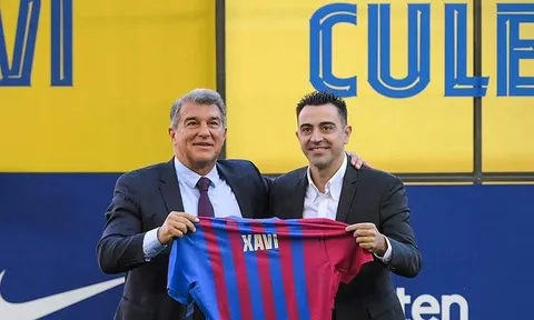 Tại sao Xavi cương quyết giữ chân "người thừa" Ousmane Dembele?