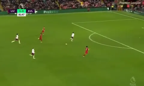 Tam tấu đáng sợ của Liverpool tắt điện trước 1 cầu thủ Villa