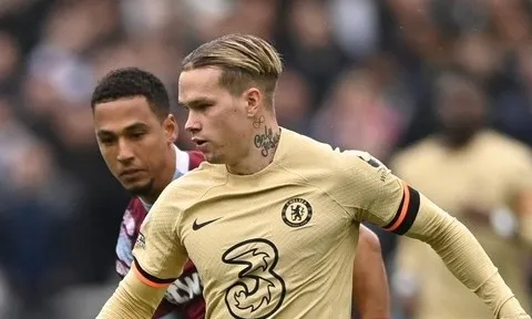 Tân binh 100 triệu euro của Chelsea lại gây thất vọng