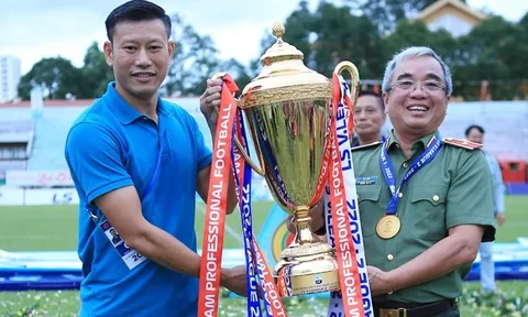 Tân binh V.League 2023 chia tay HLV trưởng