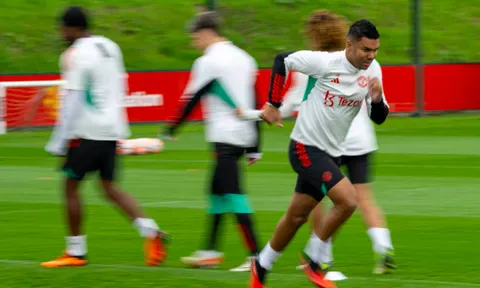 M.U tập luyện trước trận Arsenal; Tân binh xuất hiện dù chưa ký HĐ