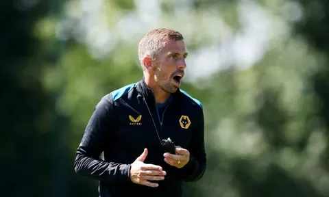 Tân HLV Wolves nhận định về sức mạnh của Man United