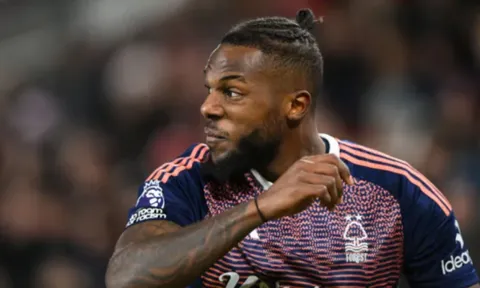 Hậu vệ Arsenal 'mắc kẹt' ở Nottingham Forest