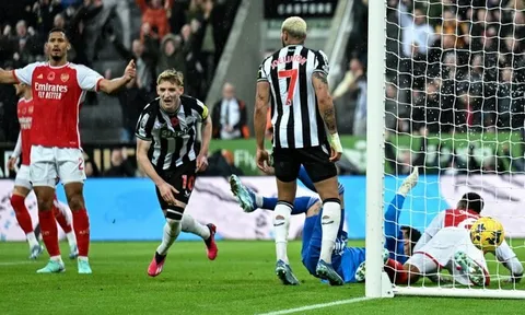 VAR có sai lầm khi khiến Arsenal thua Newcastle?