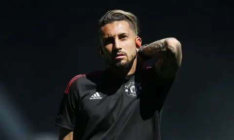 Alex Telles khao khát được đối đầu M.U