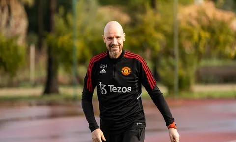 Ten Hag cười lớn, Martial mặt lạnh trên đất Tây Ban Nha