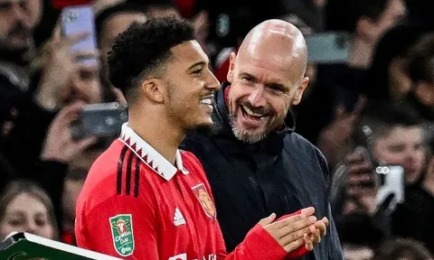 Ten Hag cười tươi rói khi Jadon Sancho trở lại